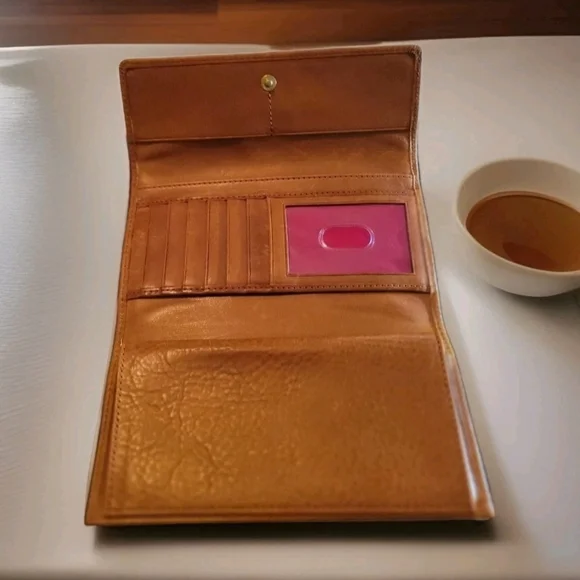 Dooney & Bourke Florentine Leather Natural Wallet NWT FINAL MARKDOWN - Picture 6 of 13